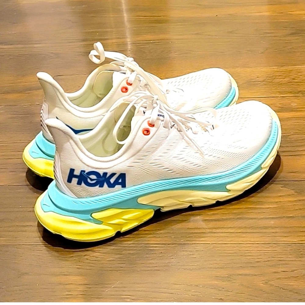 Hoka Clifton size 9